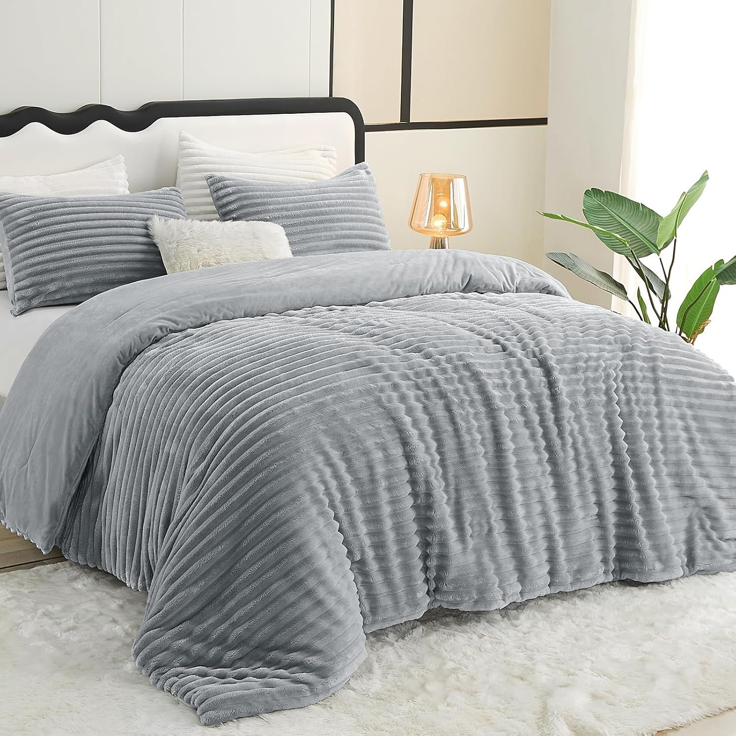 Down-Alternative Comforter Set - Queen (Tailored Stitching) Detail 2