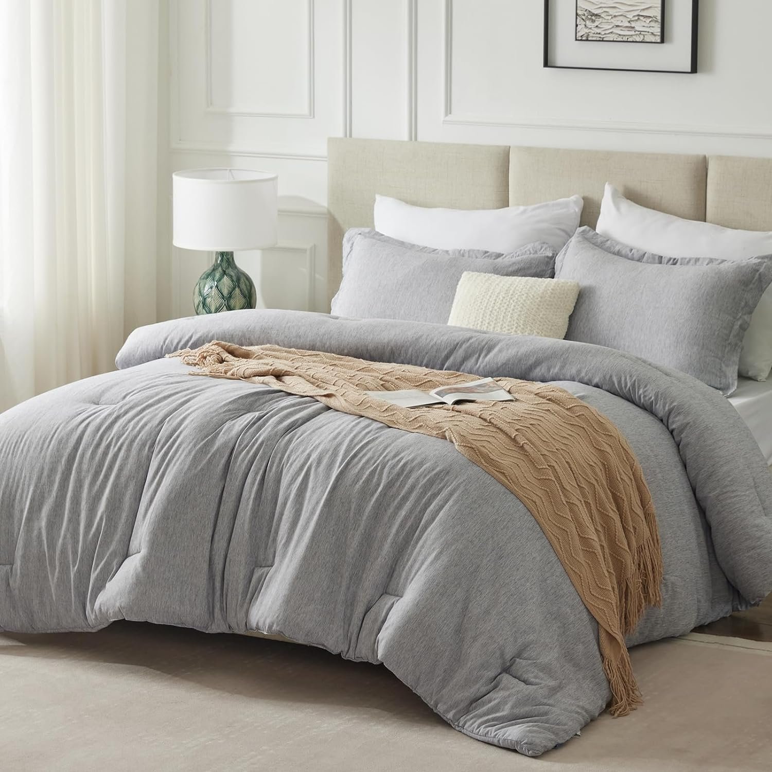 Down-Alternative Comforter Set - Queen (Tailored Stitching) Detail 2