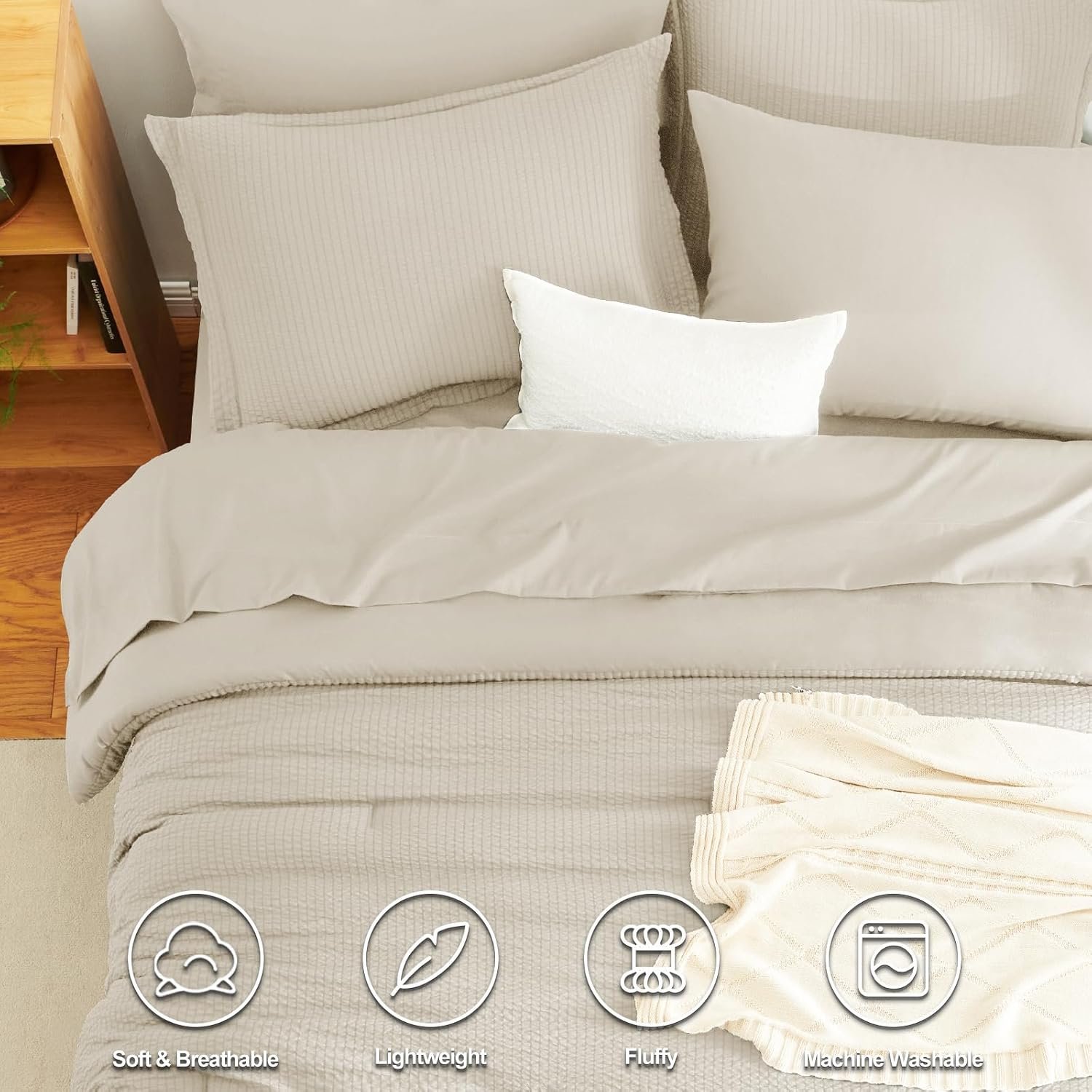 Down-Alternative Comforter Set - Queen (Tailored Stitching) Detail 1