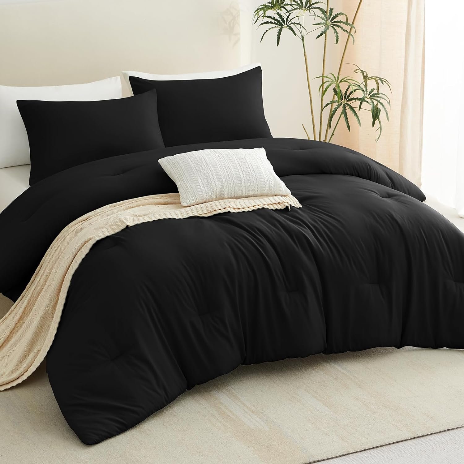 Down-Alternative Comforter Set - Queen (Quilted Stitching) Detail 1